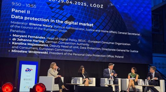 Zdjęcie przedstawia uczestników konferencji 