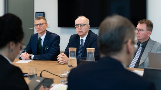 27 października 2025 r. w siedzibie UODO w Warszawie odbyło się spotkanie kierownictw Urzędu Ochrony Danych Osobowych i Krajowego Biura Wyborczego