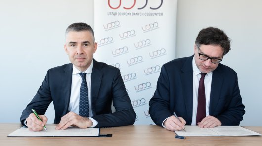 Zdjęcie - Mirosław Wróblewski, prezes Urzędu Ochrony Danych Osobowych oraz Przemysław Rosati, prezes Naczelnej Rady Adwokackiej podpisali porozumienie o współpracy pomiędzy UODO a NRA