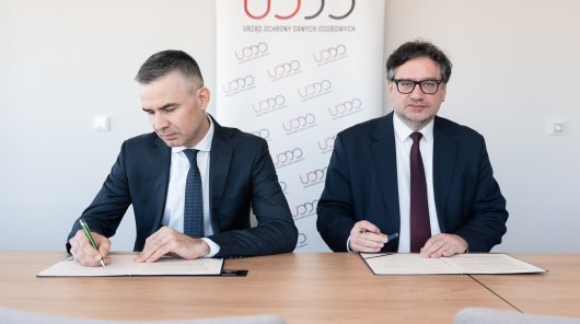 Zdjęcie - Mirosław Wróblewski, prezes Urzędu Ochrony Danych Osobowych oraz Przemysław Rosati, prezes Naczelnej Rady Adwokackiej podpisali porozumienie o współpracy pomiędzy UODO a NRA