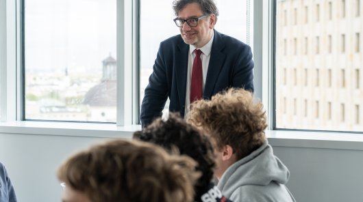 zdjęcie z UODO na trasie gry miejskiej „Śladami Praw Człowieka”