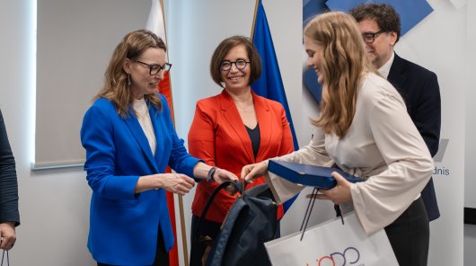 zdjęcie z 11 czerwca 2026 r., gdzie w siedzibie Urzędu Ochrony Danych Osobowych odbyło się uroczyste wręczenie nagród laureatom XIV edycji konkursu na esej dla studentów prawa i administracji.