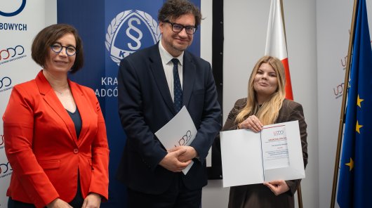 zdjęcie z 11 czerwca 2026 r., gdzie w siedzibie Urzędu Ochrony Danych Osobowych odbyło się uroczyste wręczenie nagród laureatom XIV edycji konkursu na esej dla studentów prawa i administracji.