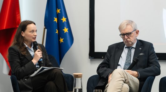 zdjęcie 11 czerwca 2026 r., gdzie odbył się drugi z organizowanej przez Urząd Ochrony Danych Osobowych serii Otwartych Wykładów Eksperckich. Dotyczył on kwestii przetwarzania danych genetycznych oraz problemów – prawnych, technicznych i praktycznych – jakie się z tym wiążą.