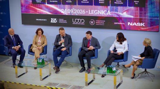 Zdjęcie uczestników panelu podczas seminarium ZUS i UODO w Legnicy 