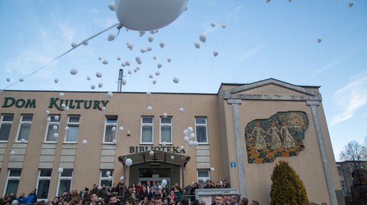 Spotkanie w Przysusze zakończył heppening "Dane osobowe, jak balony, raz wypuszczone z ręki nigdy nie wracają". Młodzież wypuszcza balony z hasłem "Twoje Dane - Twoja Sprawa".